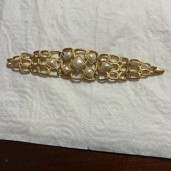 Avon beautiful gold tone set of earring and bracelet - Picture 2 of 7